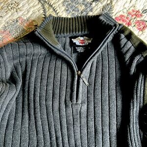 Mens Harley Davidson Sweater. Like new. Zip up collar